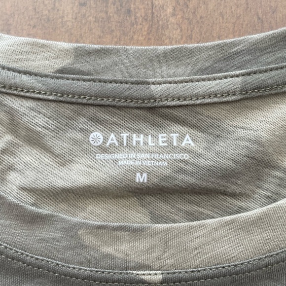 Athleta - t-shirt - Picture 2 of 3